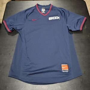 Chicago White Sox baseball jersey.